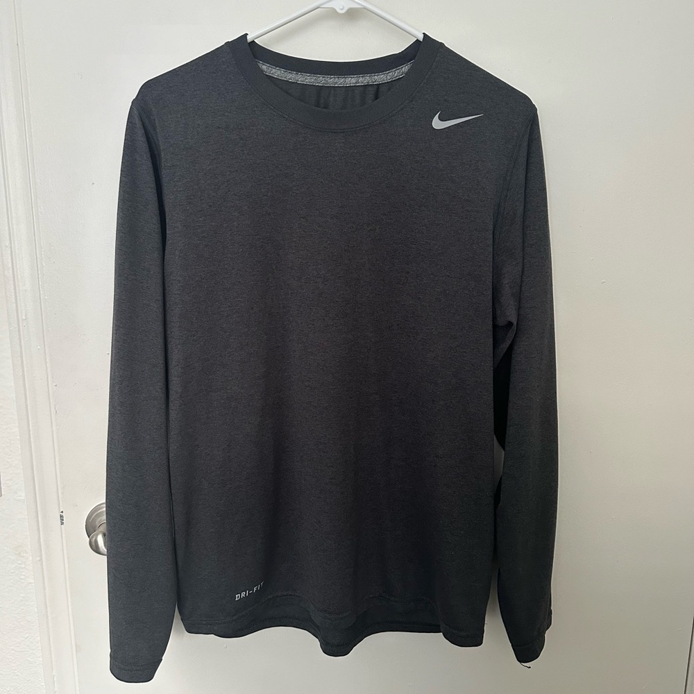Women’s gray Nike dry fit long sleeve tee (s)
